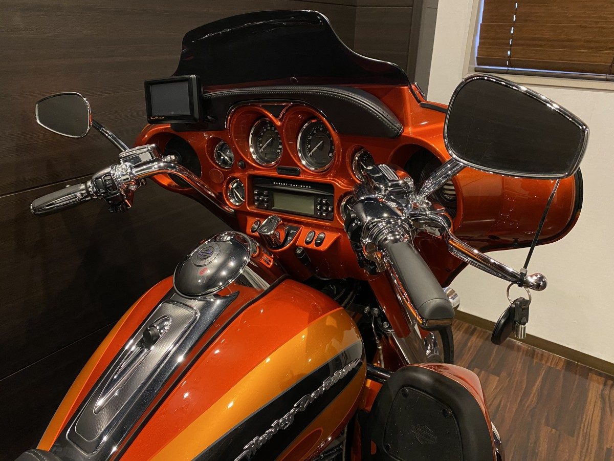 2013年 FLHTCUSE8 CVO 1800 エレクトラグライド ウルトラ クラシック