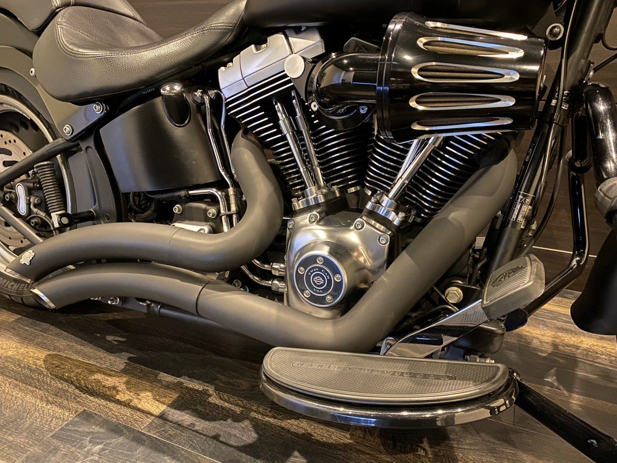 FLSTF1580 サイレンサーマフラー 65939-07/64961-07 ハーレー 純正