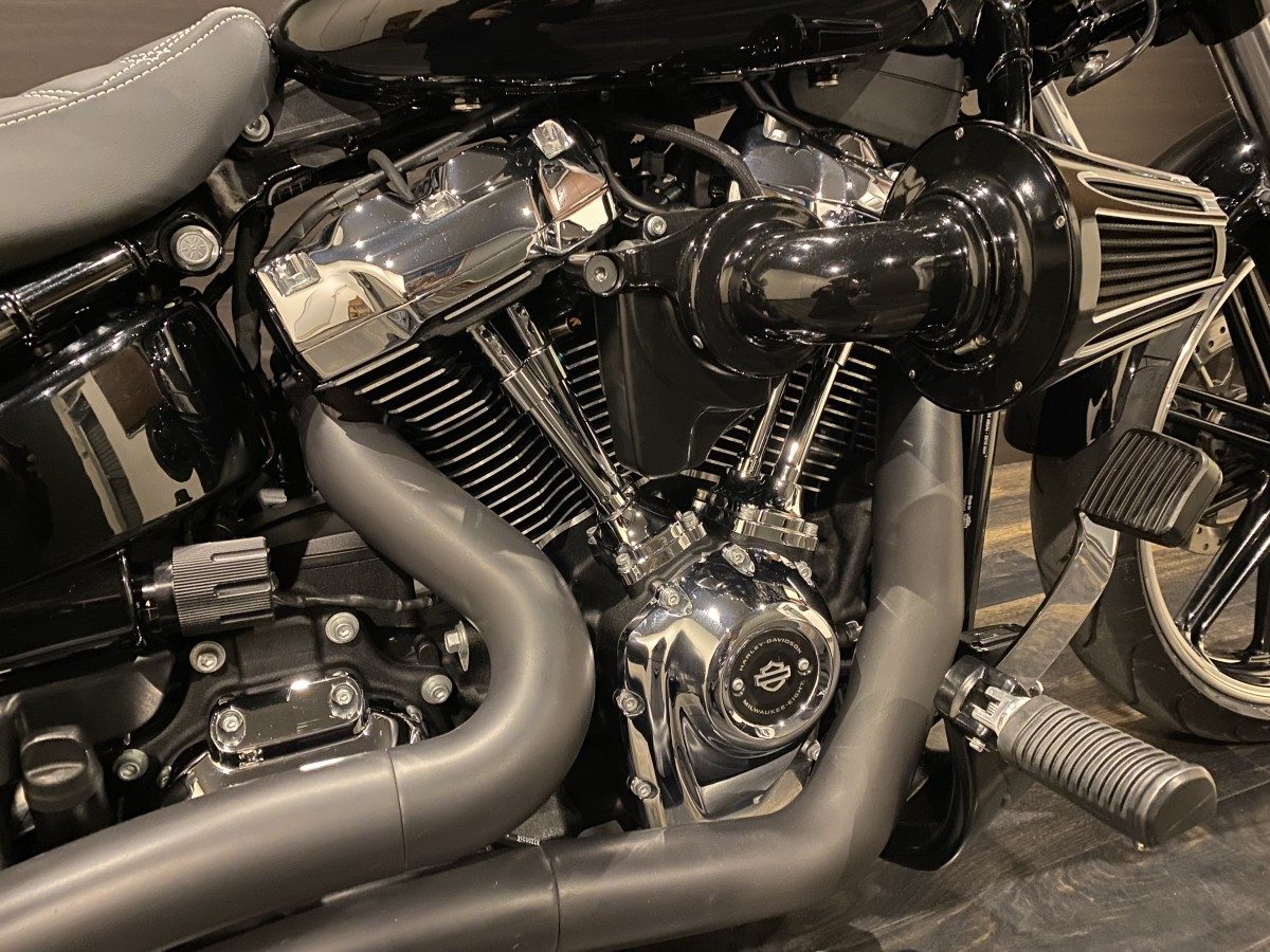 FXBRS 1870 ブレイクアウト ソフテイル M8 114 インジェクション イメージ4